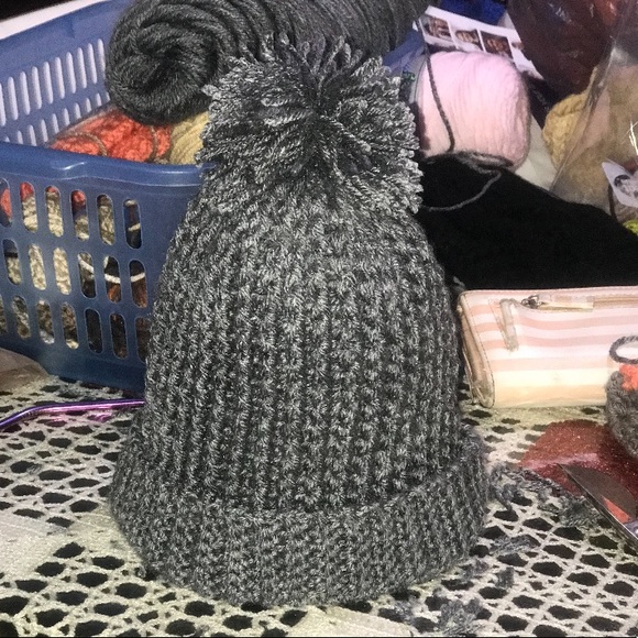 Hand knitted hat - Picture 2 of 2